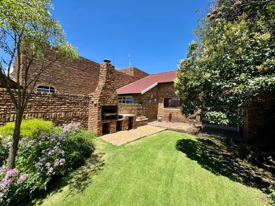6 Bedroom Property for Sale in Kinross Mpumalanga