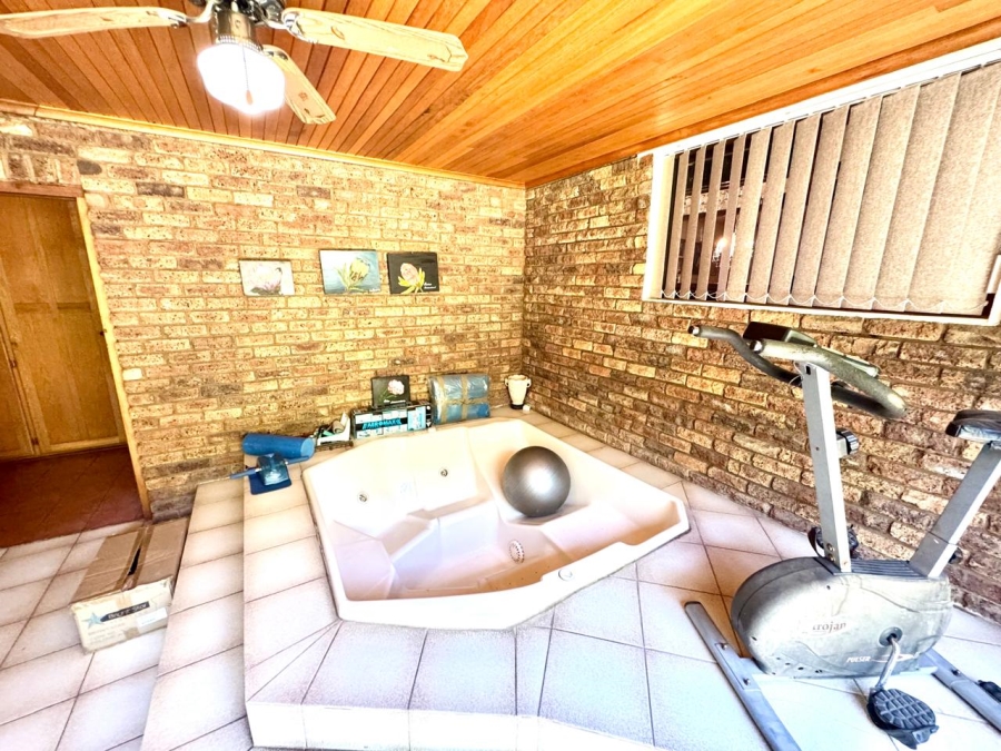 6 Bedroom Property for Sale in Kinross Mpumalanga