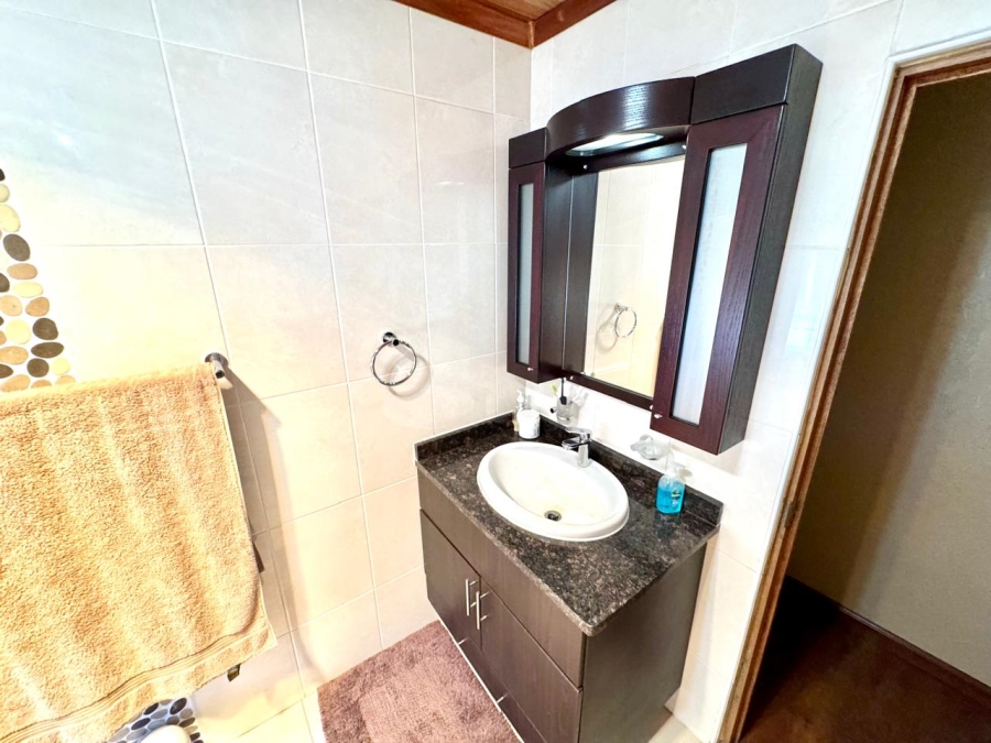 6 Bedroom Property for Sale in Kinross Mpumalanga