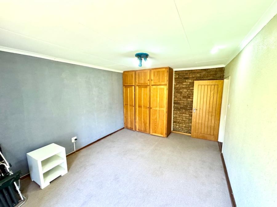 6 Bedroom Property for Sale in Kinross Mpumalanga