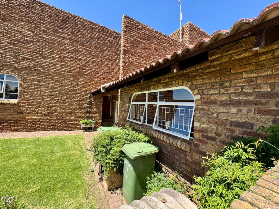 6 Bedroom Property for Sale in Kinross Mpumalanga