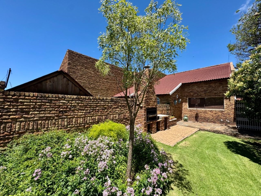 6 Bedroom Property for Sale in Kinross Mpumalanga