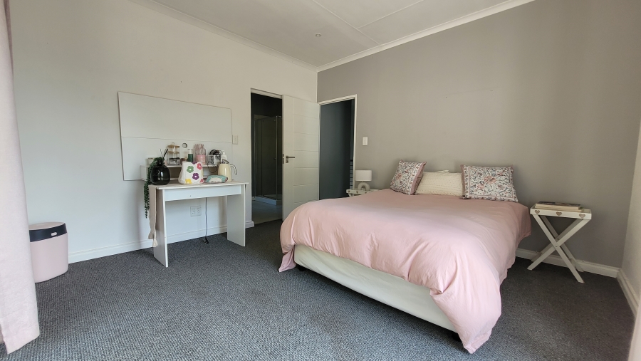 3 Bedroom Property for Sale in Nelspruit Ext 11 Mpumalanga