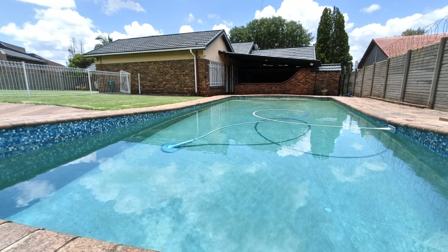 4 Bedroom Property for Sale in Die Heuwel Ext 1 Mpumalanga