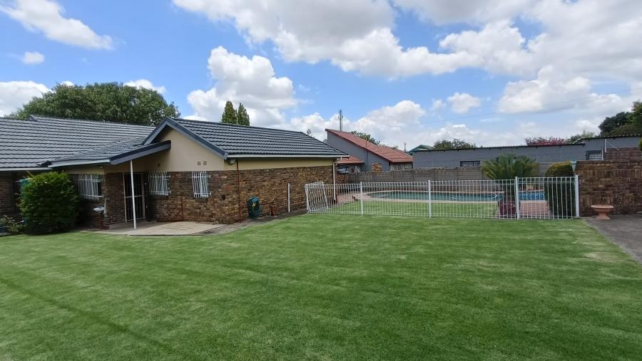 4 Bedroom Property for Sale in Die Heuwel Ext 1 Mpumalanga