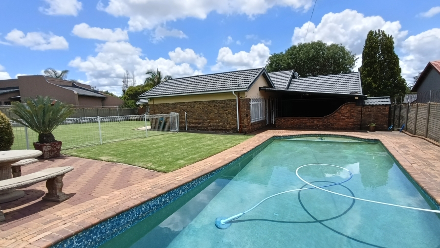4 Bedroom Property for Sale in Die Heuwel Ext 1 Mpumalanga