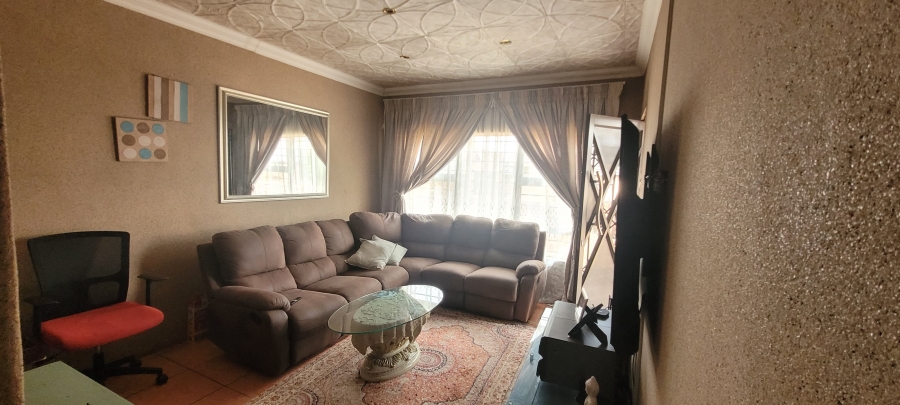3 Bedroom Property for Sale in Mhluzi Mpumalanga