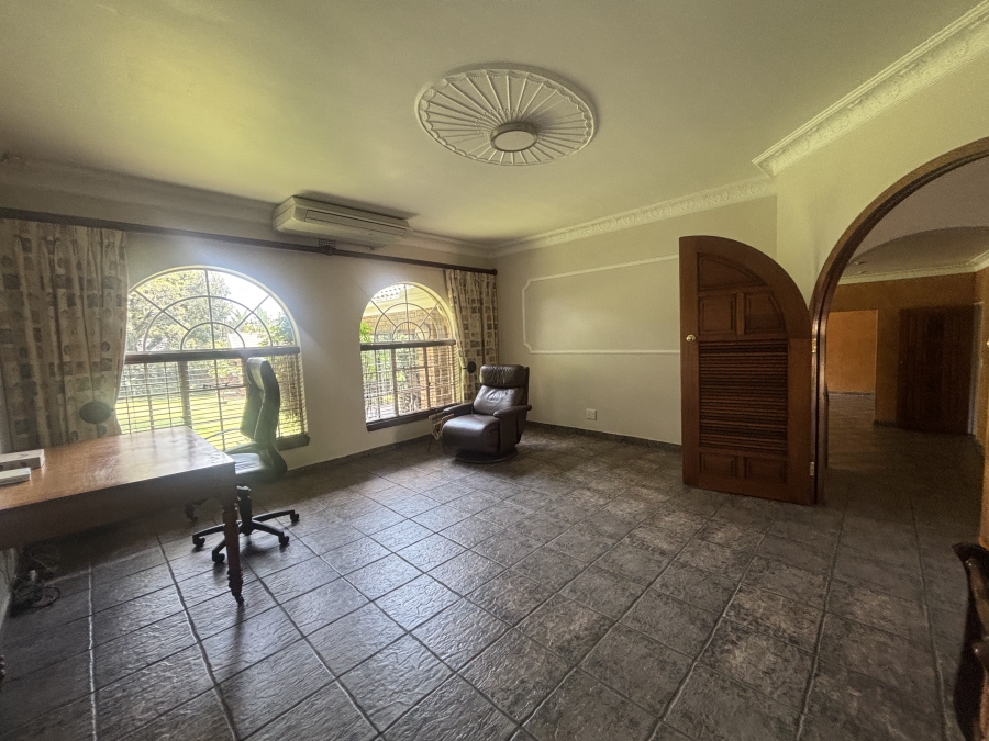 8 Bedroom Property for Sale in Die Heuwel Mpumalanga
