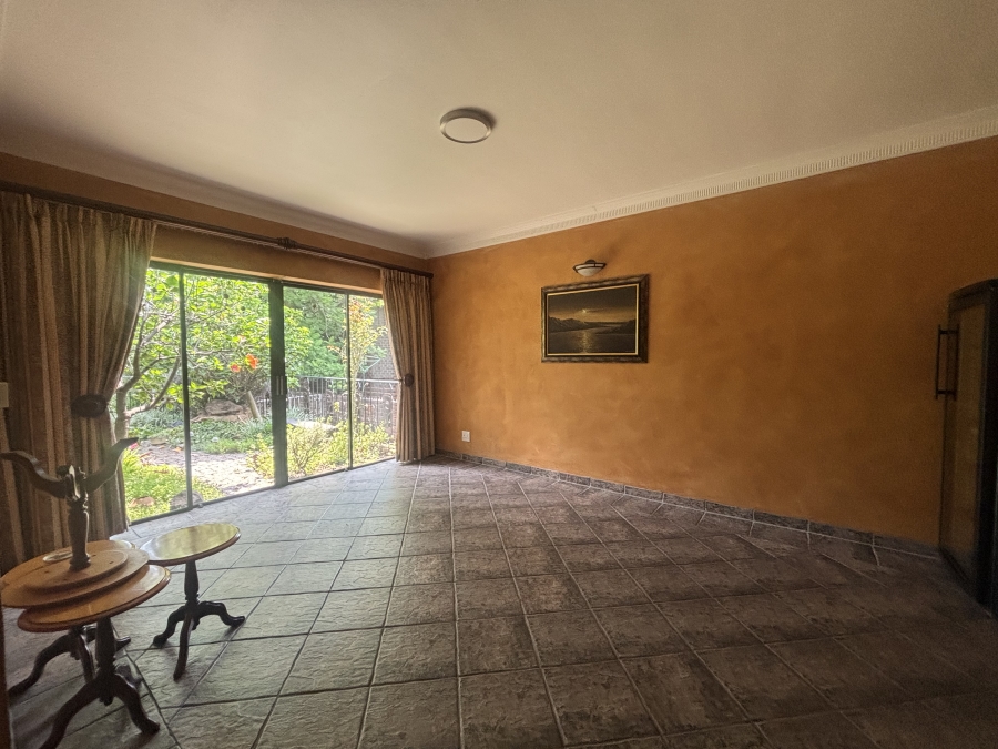 8 Bedroom Property for Sale in Die Heuwel Mpumalanga