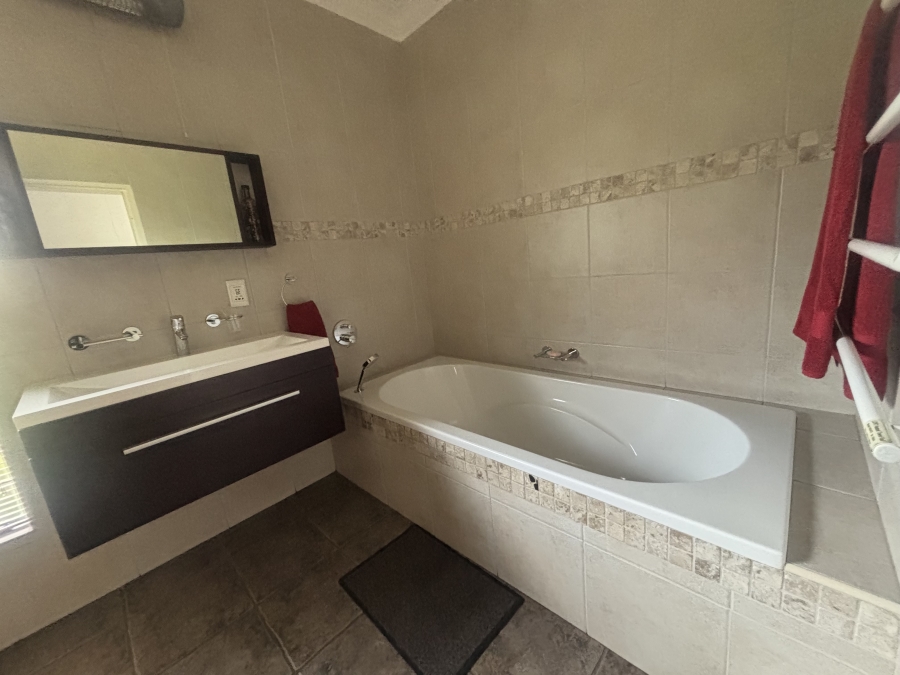 8 Bedroom Property for Sale in Die Heuwel Mpumalanga