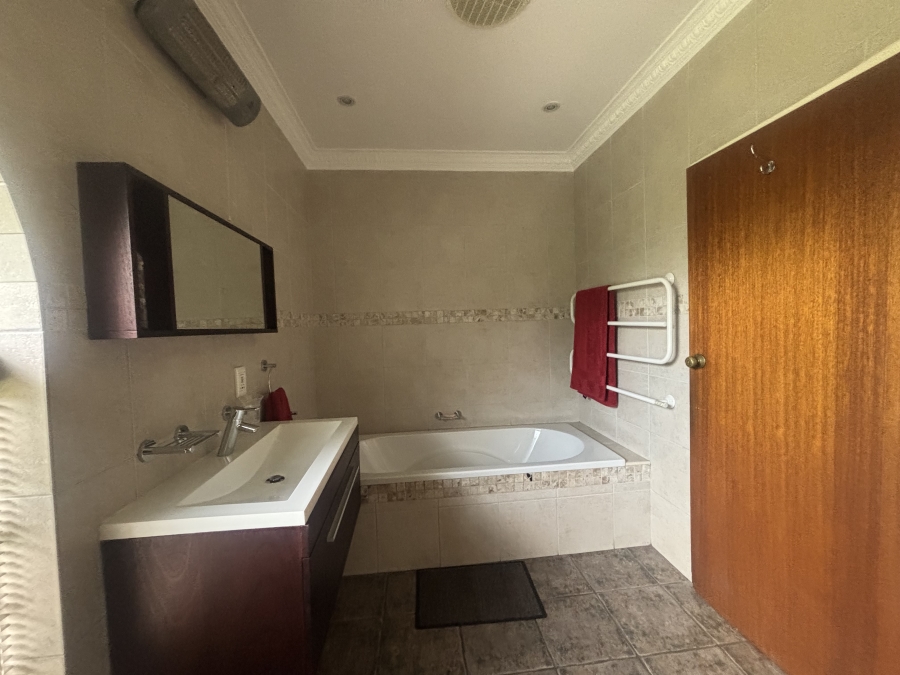 8 Bedroom Property for Sale in Die Heuwel Mpumalanga