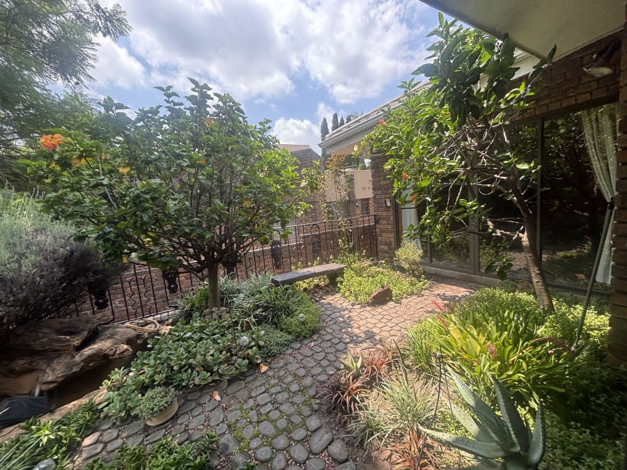 8 Bedroom Property for Sale in Die Heuwel Mpumalanga