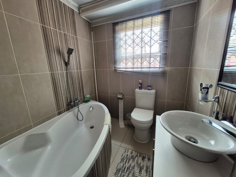 4 Bedroom Property for Sale in Embalenhle Ext 12 Mpumalanga