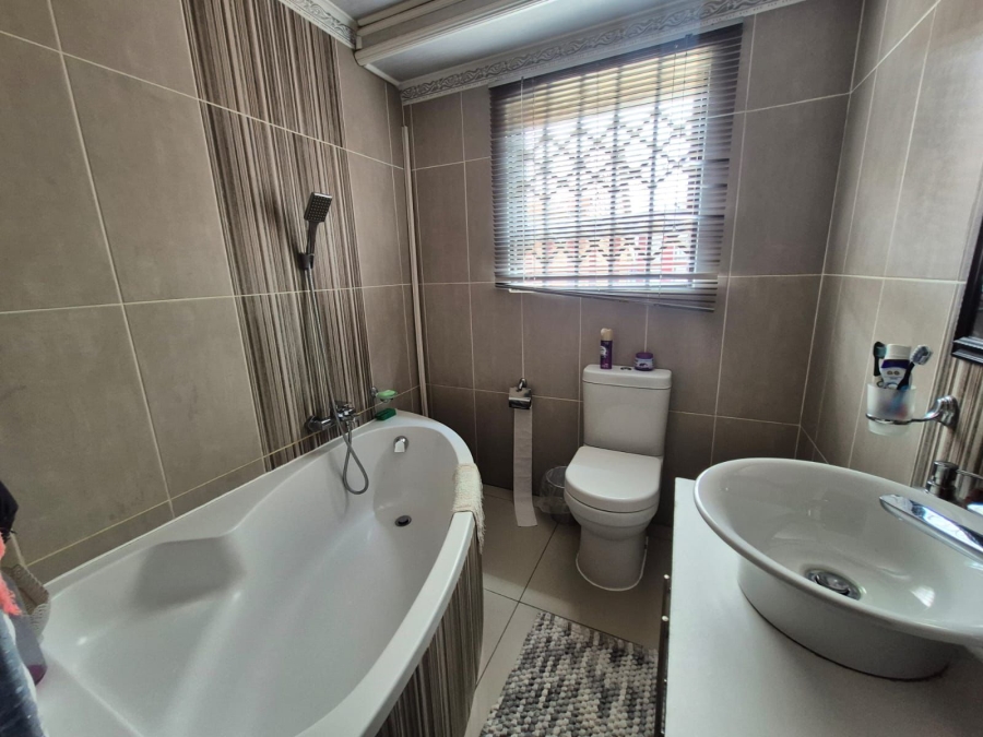 4 Bedroom Property for Sale in Embalenhle Ext 12 Mpumalanga