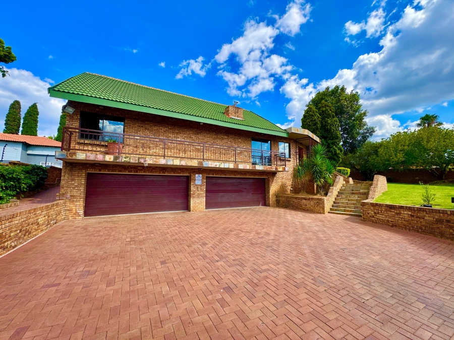 5 Bedroom Property for Sale in Ben Fleur Mpumalanga