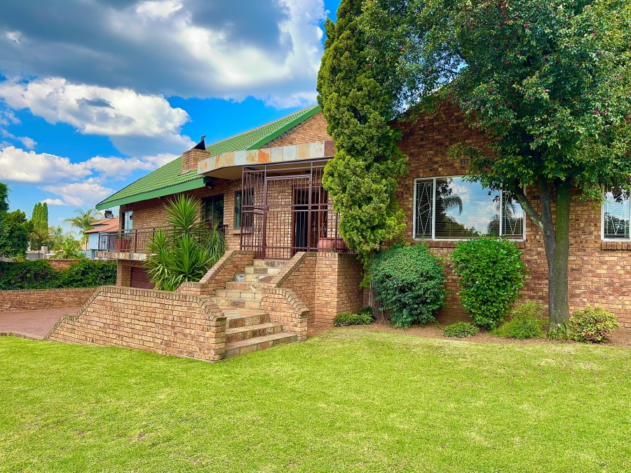 5 Bedroom Property for Sale in Ben Fleur Mpumalanga