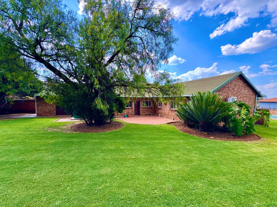 5 Bedroom Property for Sale in Ben Fleur Mpumalanga