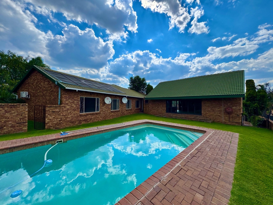 5 Bedroom Property for Sale in Ben Fleur Mpumalanga