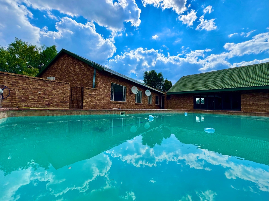 5 Bedroom Property for Sale in Ben Fleur Mpumalanga