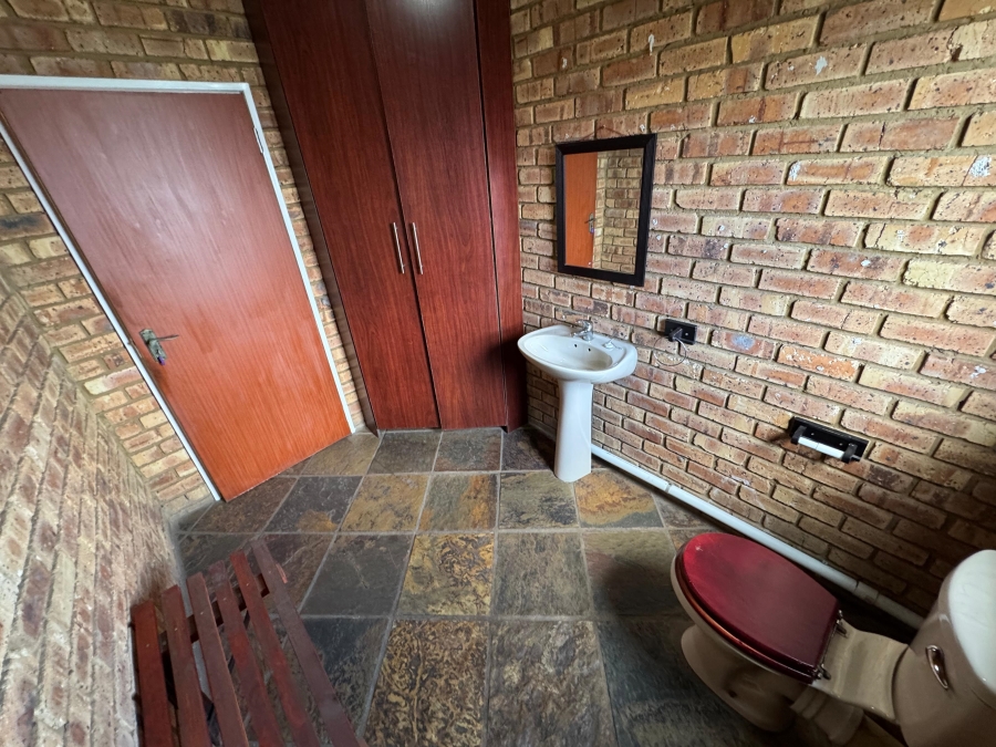 5 Bedroom Property for Sale in Ben Fleur Mpumalanga