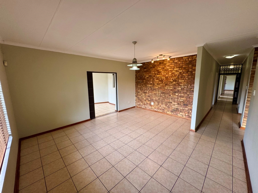 5 Bedroom Property for Sale in Ben Fleur Mpumalanga