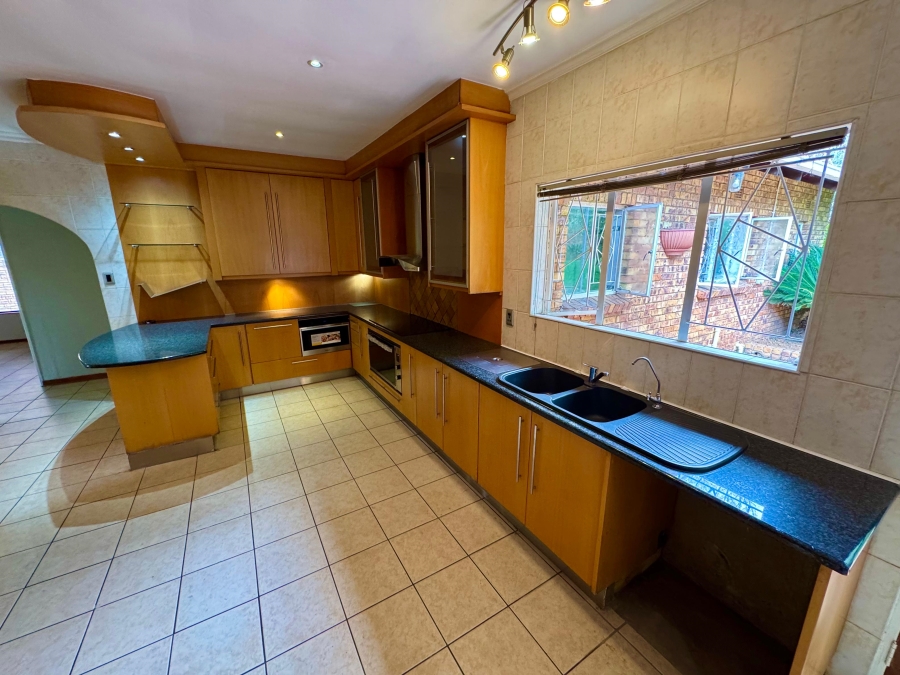 5 Bedroom Property for Sale in Ben Fleur Mpumalanga