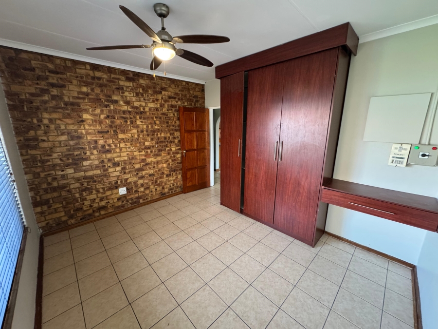 5 Bedroom Property for Sale in Ben Fleur Mpumalanga