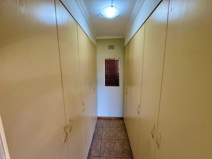 5 Bedroom Property for Sale in Ben Fleur Mpumalanga