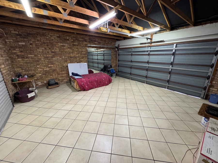5 Bedroom Property for Sale in Ben Fleur Mpumalanga