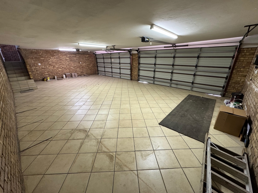 5 Bedroom Property for Sale in Ben Fleur Mpumalanga