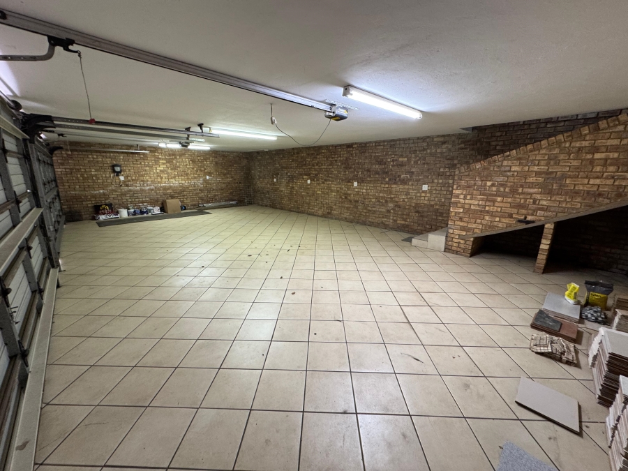 5 Bedroom Property for Sale in Ben Fleur Mpumalanga