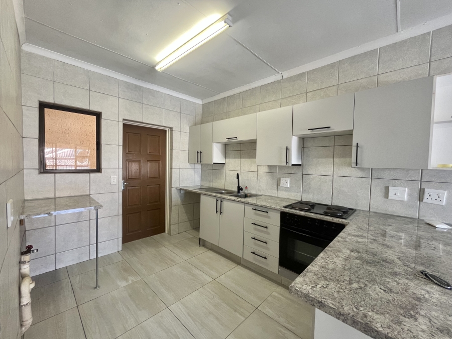 To Let 2 Bedroom Property for Rent in Stonehenge Mpumalanga