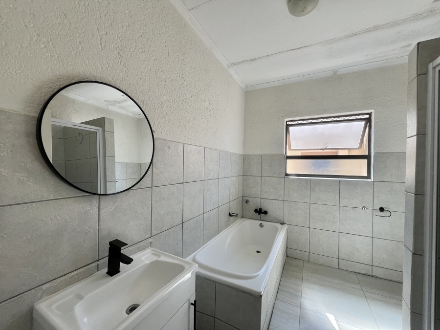 To Let 2 Bedroom Property for Rent in Stonehenge Mpumalanga