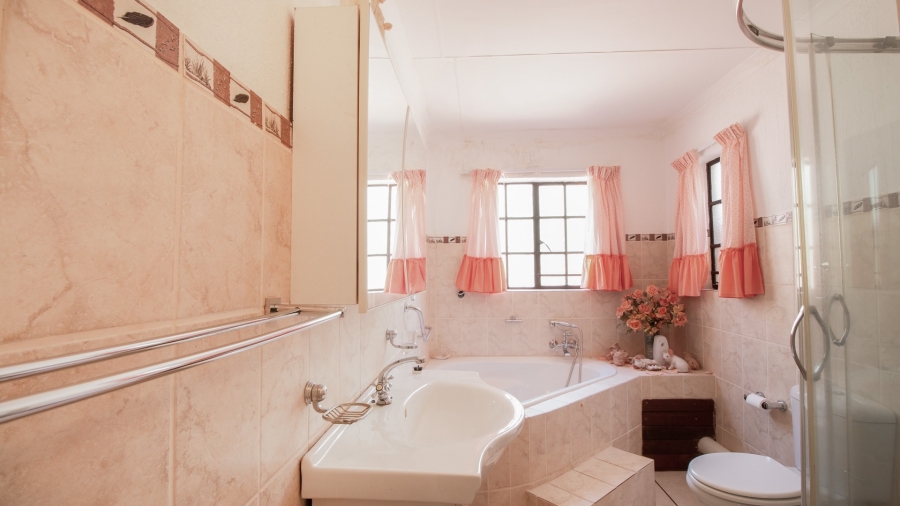 5 Bedroom Property for Sale in Marloth Park Mpumalanga