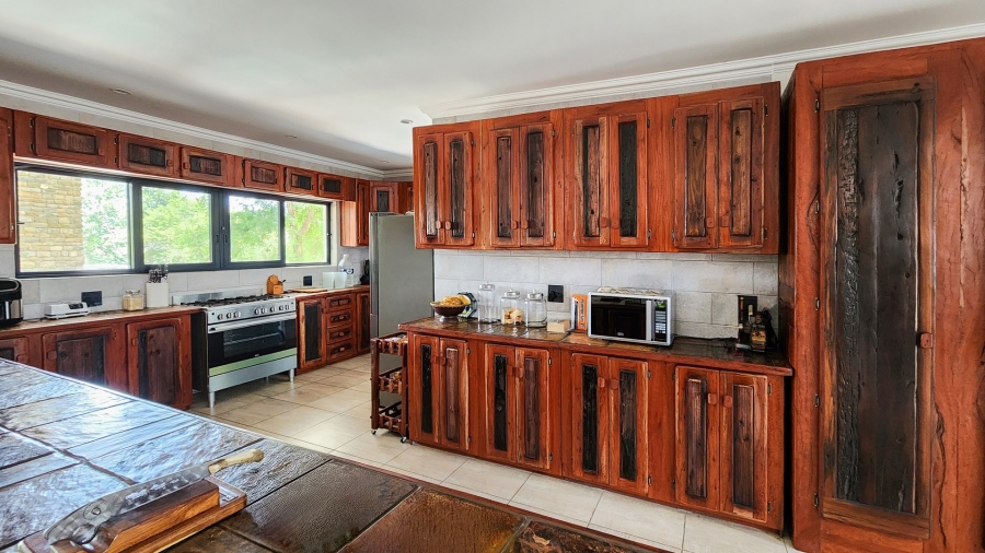 5 Bedroom Property for Sale in Marloth Park Mpumalanga