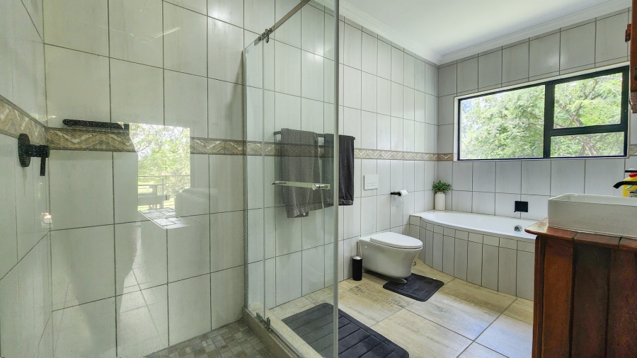 5 Bedroom Property for Sale in Marloth Park Mpumalanga