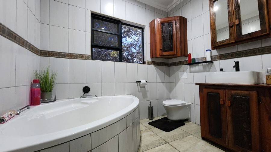 5 Bedroom Property for Sale in Marloth Park Mpumalanga