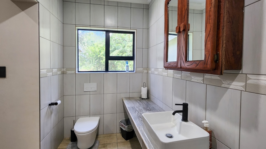 5 Bedroom Property for Sale in Marloth Park Mpumalanga