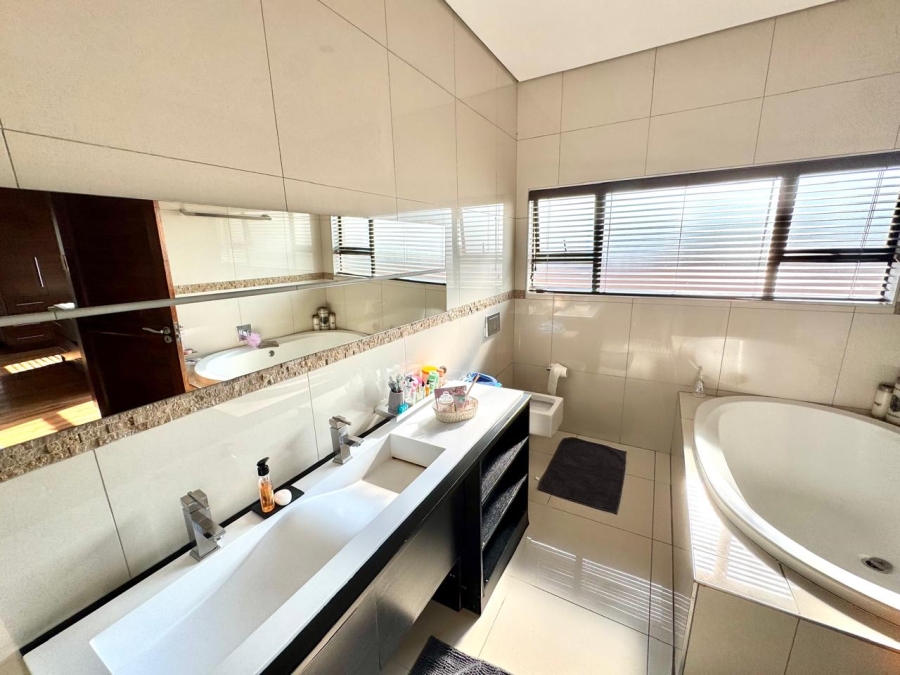 5 Bedroom Property for Sale in Noordrand Mpumalanga