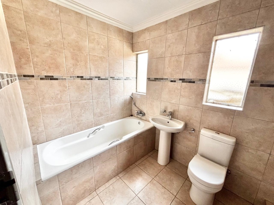 4 Bedroom Property for Sale in Kruinpark Mpumalanga