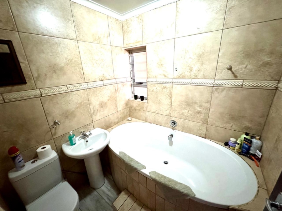 3 Bedroom Property for Sale in Cosmosrand Mpumalanga