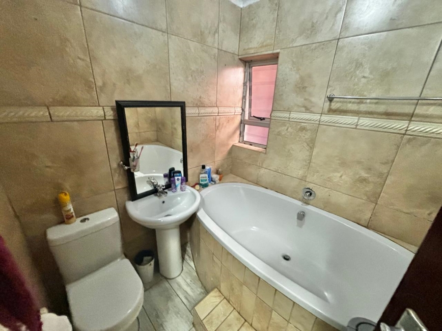 3 Bedroom Property for Sale in Cosmosrand Mpumalanga