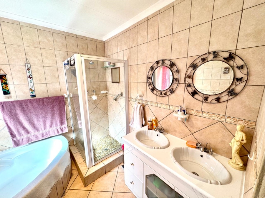 3 Bedroom Property for Sale in Cosmosrand Mpumalanga