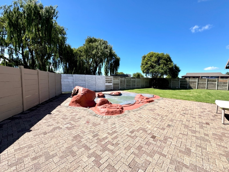 4 Bedroom Property for Sale in Cosmosrand Mpumalanga