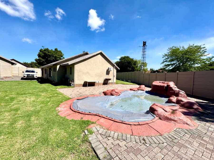 4 Bedroom Property for Sale in Cosmosrand Mpumalanga