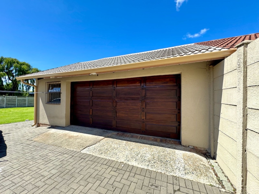 4 Bedroom Property for Sale in Cosmosrand Mpumalanga