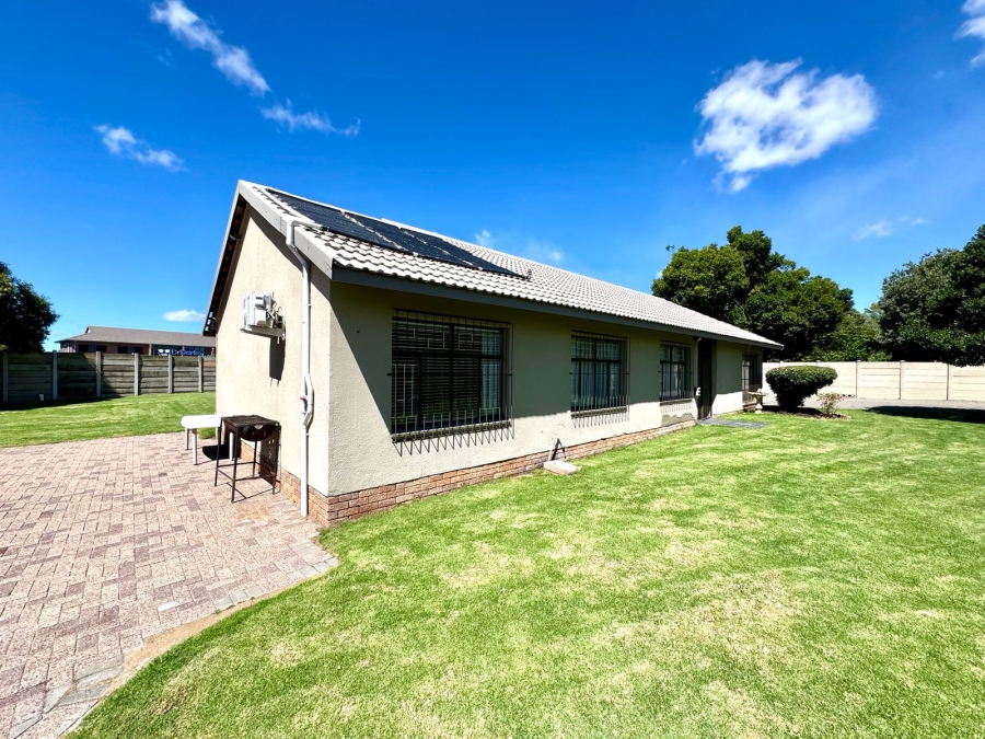 4 Bedroom Property for Sale in Cosmosrand Mpumalanga