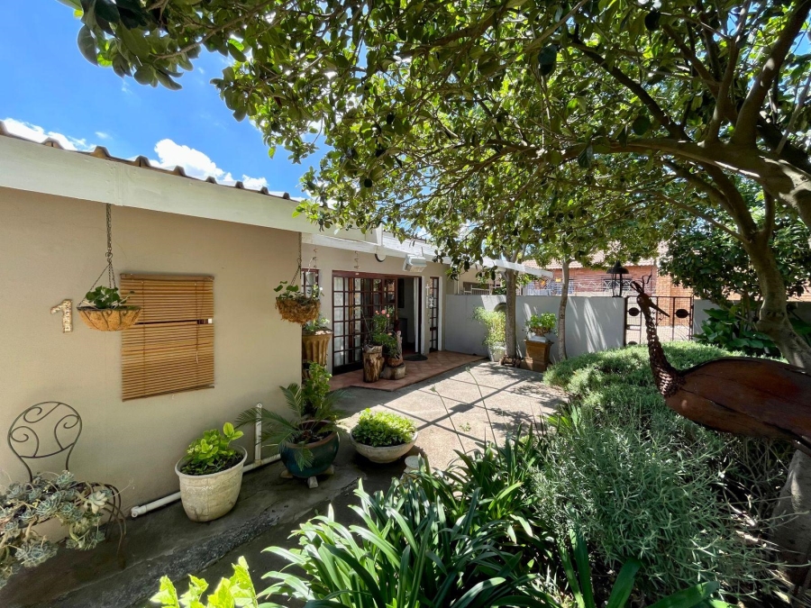 6 Bedroom Property for Sale in Trichardt Mpumalanga