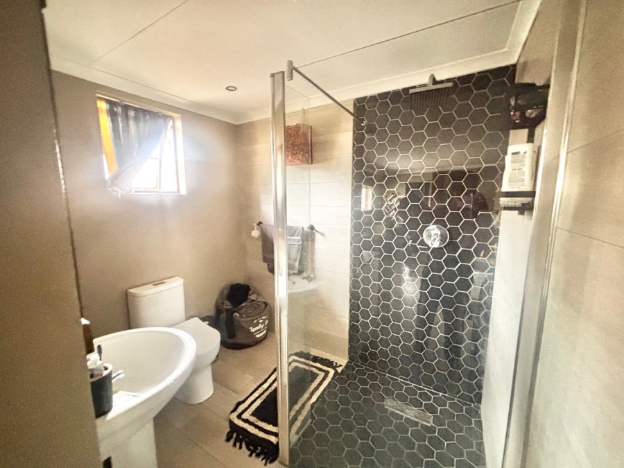 6 Bedroom Property for Sale in Trichardt Mpumalanga