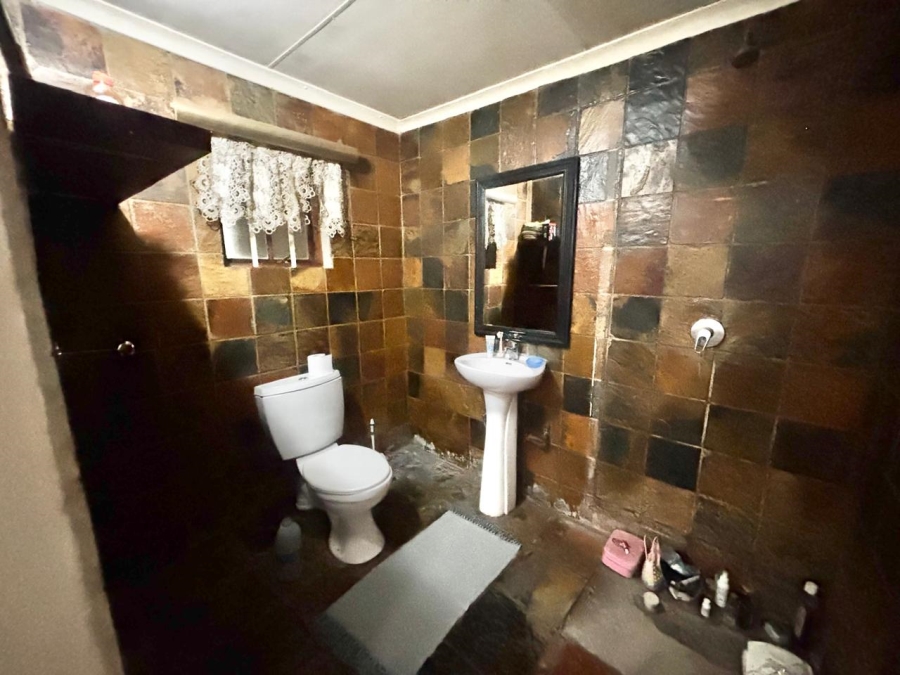 6 Bedroom Property for Sale in Trichardt Mpumalanga